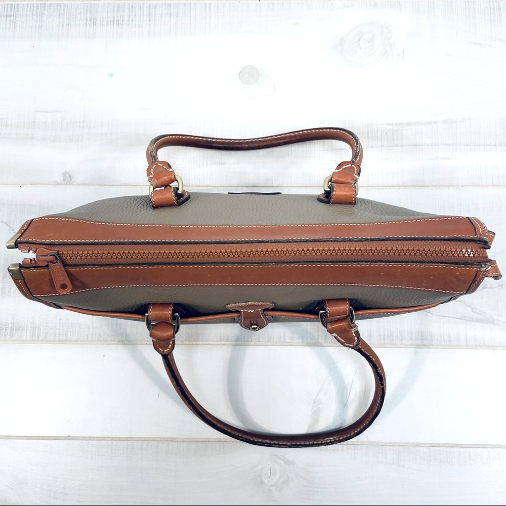 Vintage Dooney & Bourke Tan Camel Leather zip Top Bag All Weather Leather Barrel - Picture 3 of 9